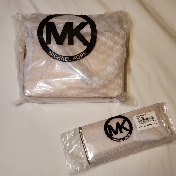 Michael kors Ginny Medium Crossbody (wallet-SOLD) - Picture 5 of 6